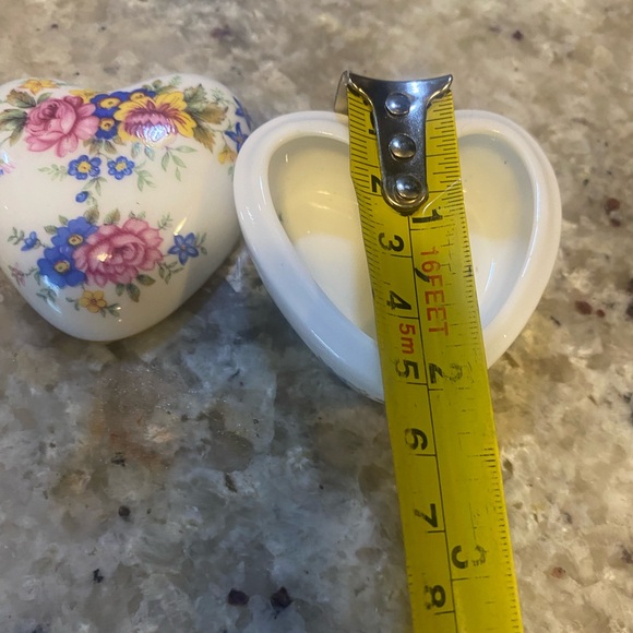 Royal Windsor Fine Bone China Heart Shaped Trinket Box, made in‎ England - Picture 3 of 4